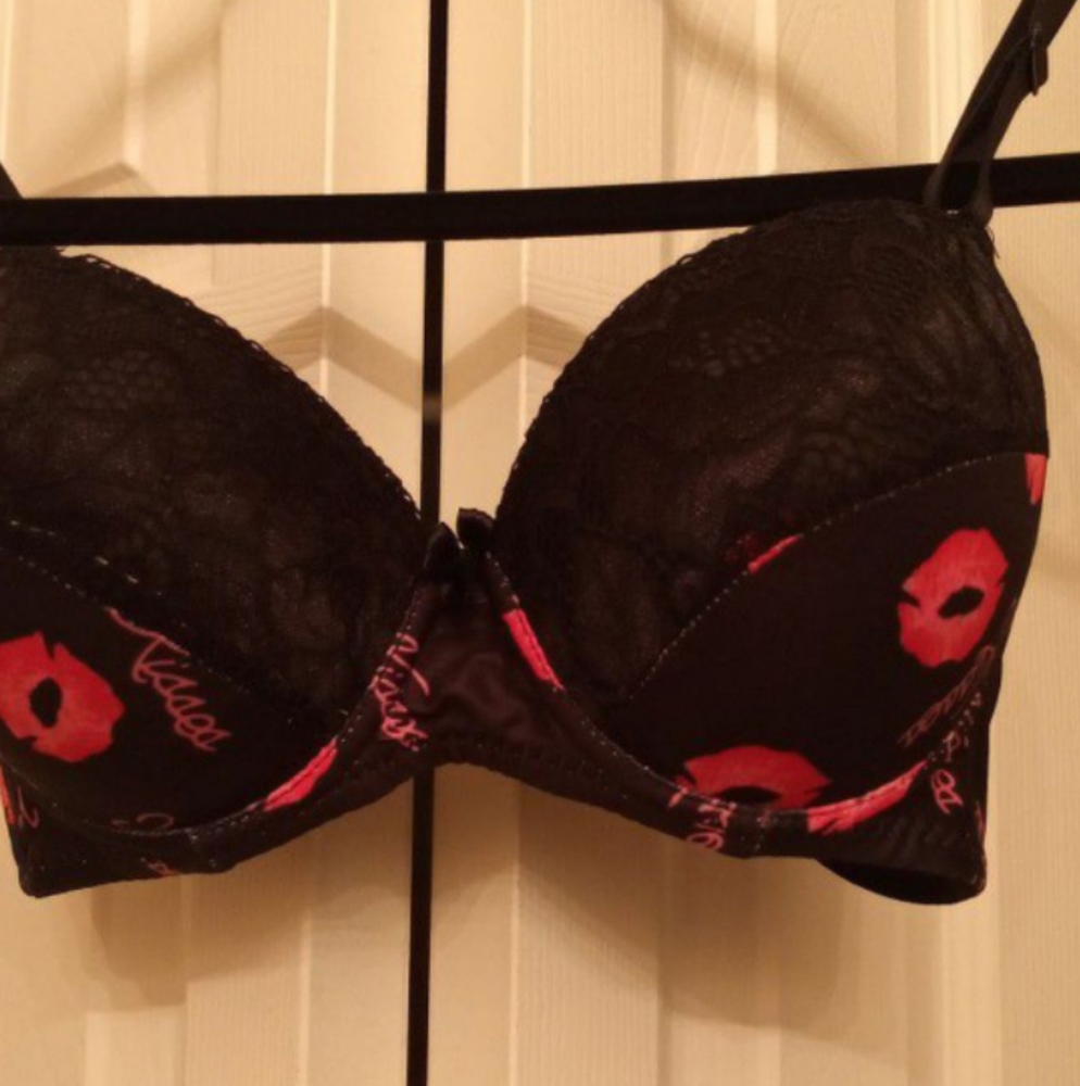 Bras - Picture 4 of 8